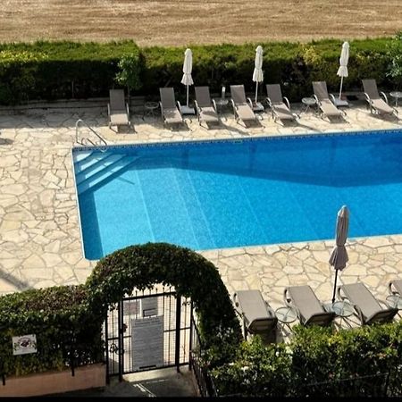 Two Bedroom Apartment With Pool Paphos Exterior photo